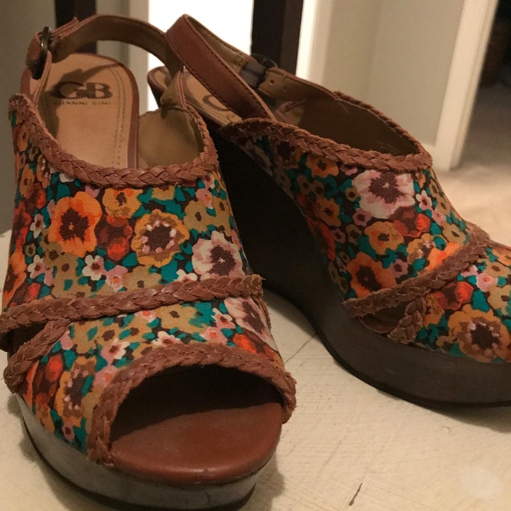 Gianni Bini Camel and Floral Wedges