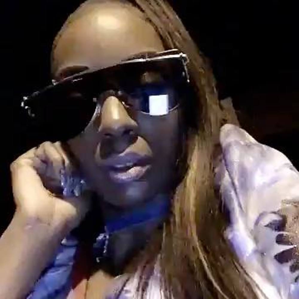 Meet your Posher, Beezy