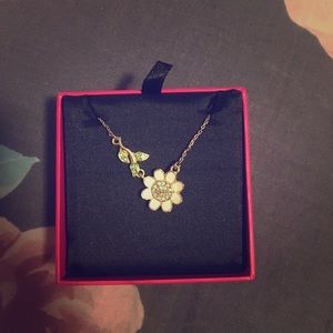 Juicy couture daisy and vine necklace