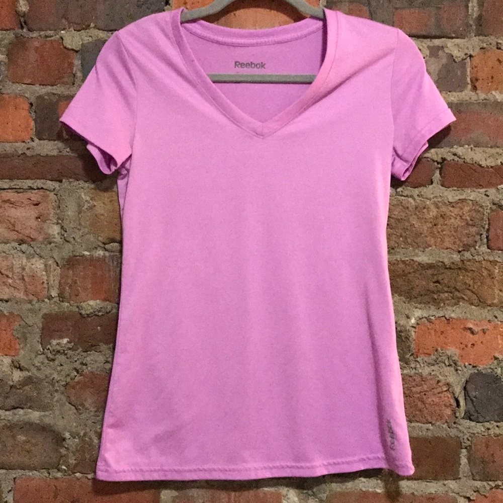 *Only worn once* Short sleeve athletic tee