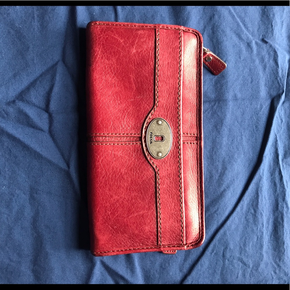 Red Fossil zip Wallet