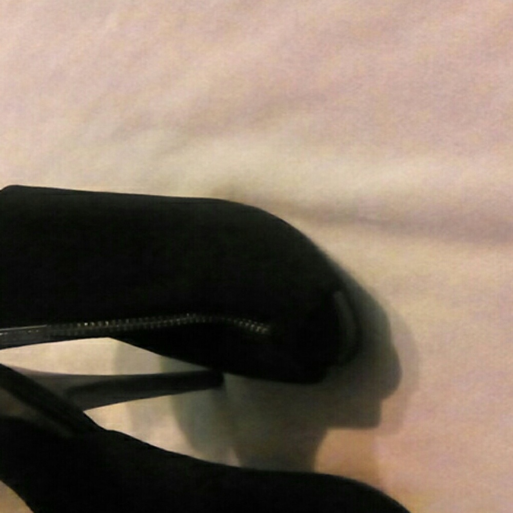 Guess black suede zip front heels sz 9 - Picture 2 of 4