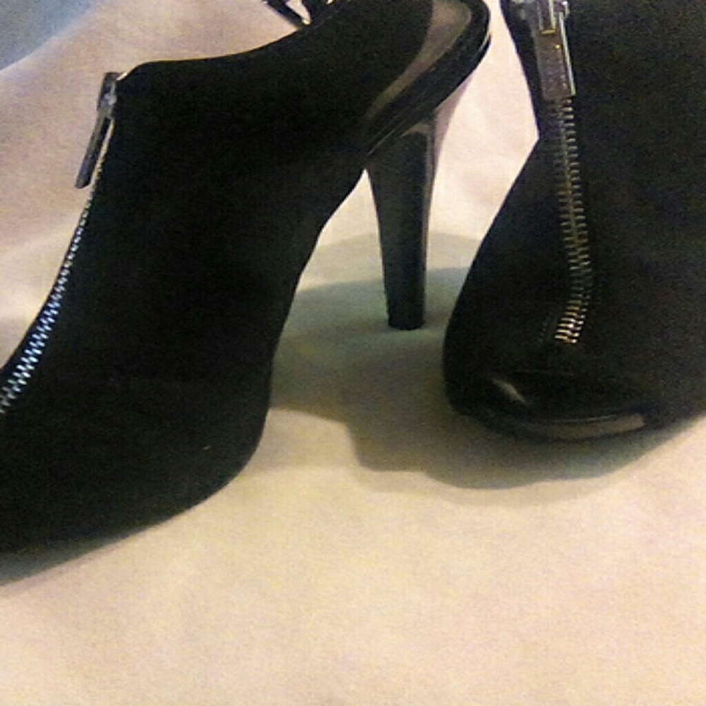 Guess black suede zip front heels sz 9 - Picture 3 of 4