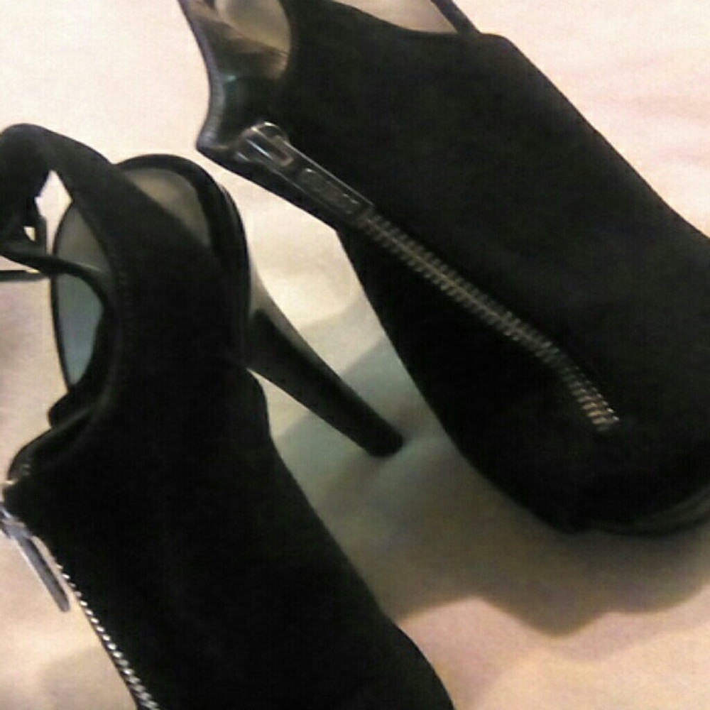 Guess black suede zip front heels sz 9 - Picture 4 of 4