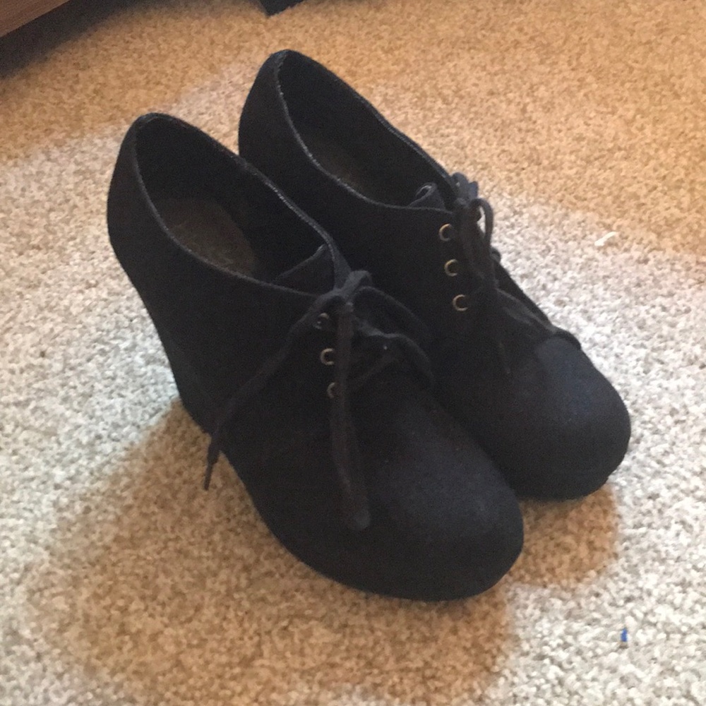 Black Poppy Wedges from Pac Sun