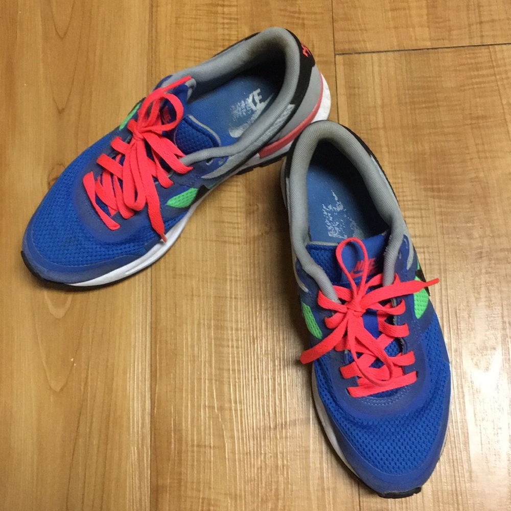 Nike running sneakers. Size 6.5y or women's 8.