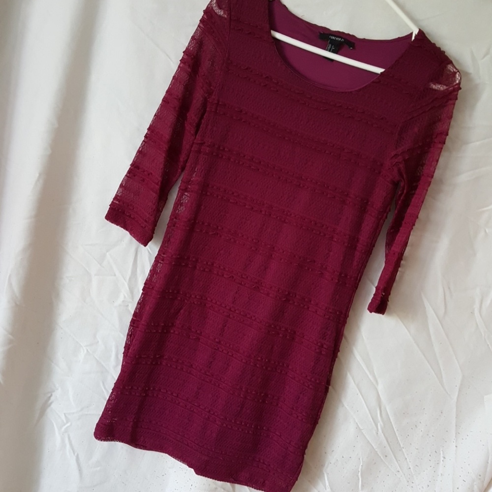 Quarter-sleeve laced slim dress