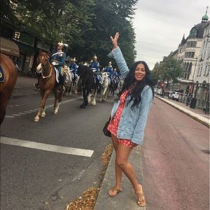 Meet your Posher, Dariela