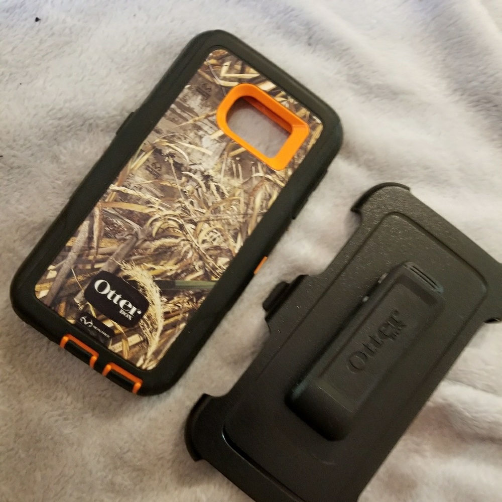 Camo otter box.