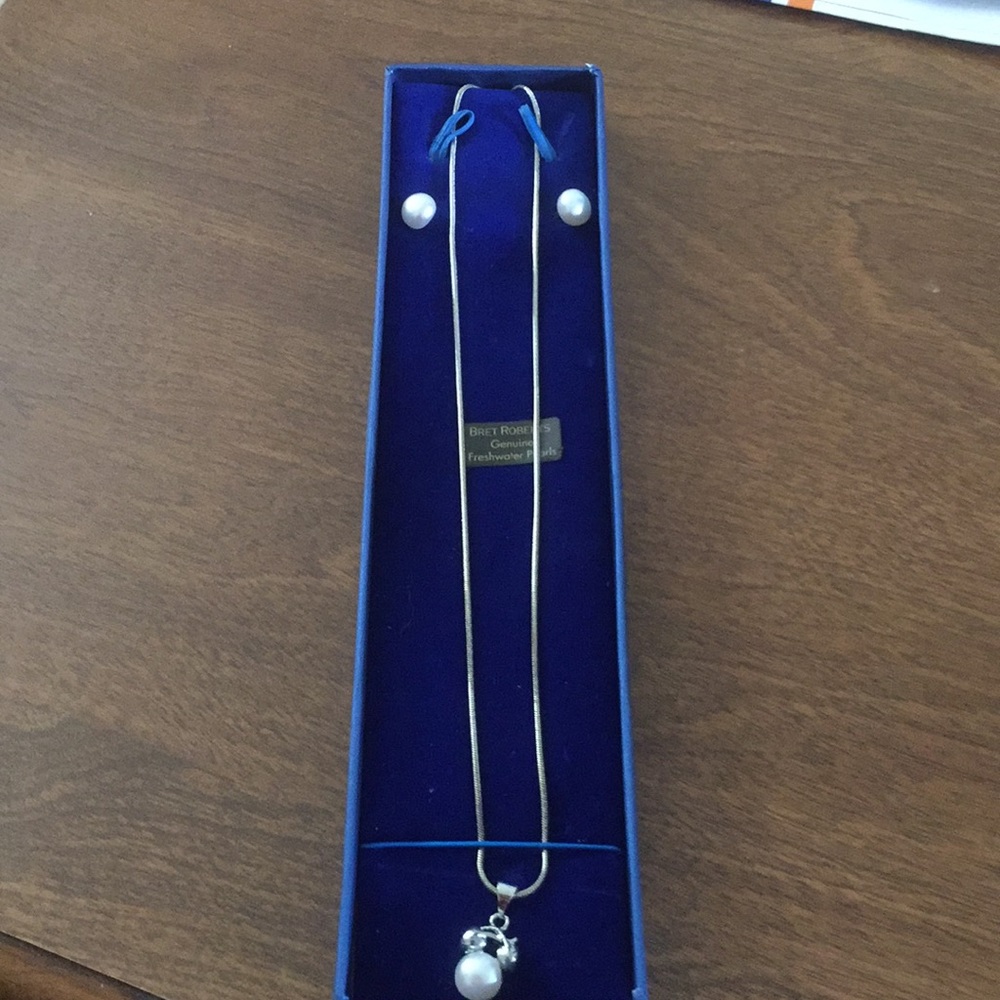 Bret Roberts 3 piece Necklace and Earrings