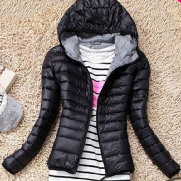 (LAST ONE) Black hooded puffer Jacket - Picture 2 of 6