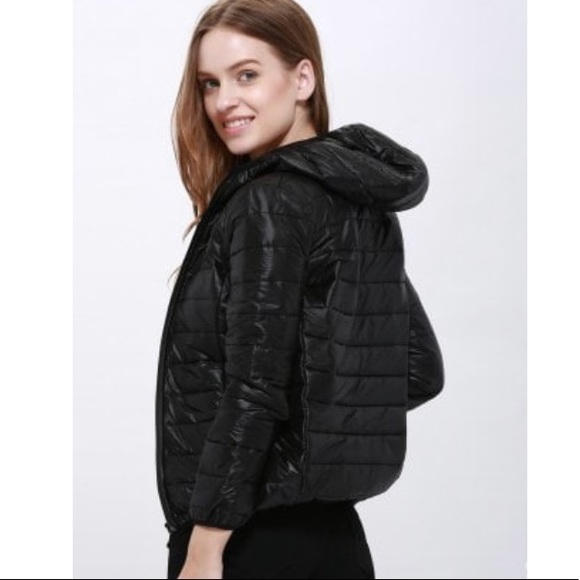 (LAST ONE) Black hooded puffer Jacket - Picture 4 of 6