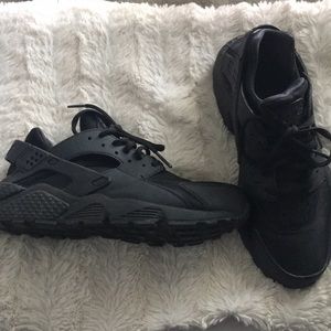 Black Nike huarache