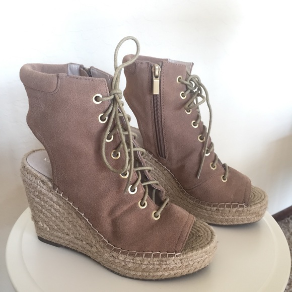 Kenneth Cole New York Lace Up Wedge - Picture 1 of 4