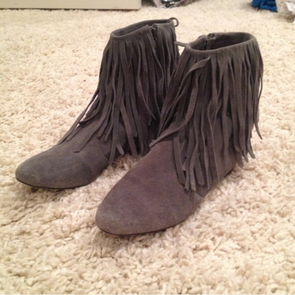 Grey fringe narrow nose booties