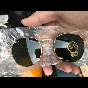 Ray-ban round classic.