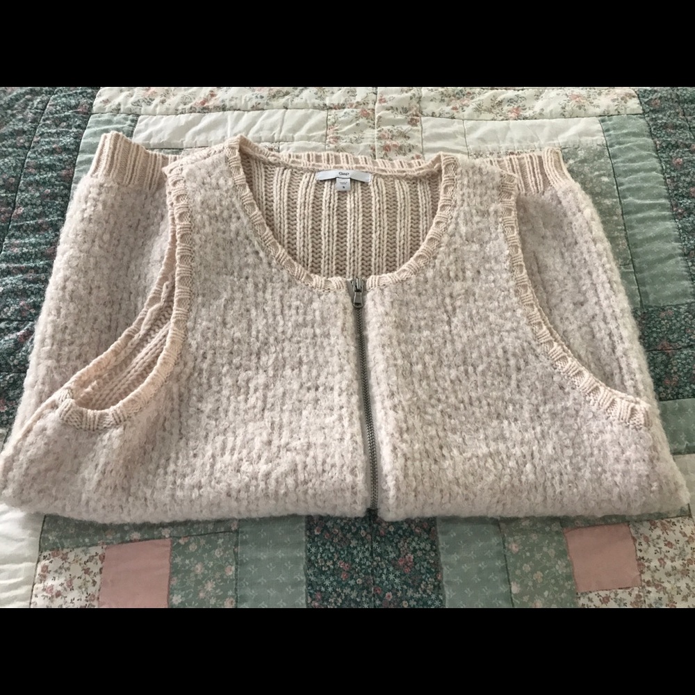 ❄️GAP sleeveless zip-up sweater❄️