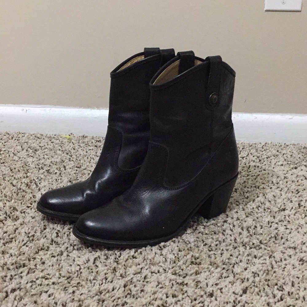 Frye Jackie Button Short, Black