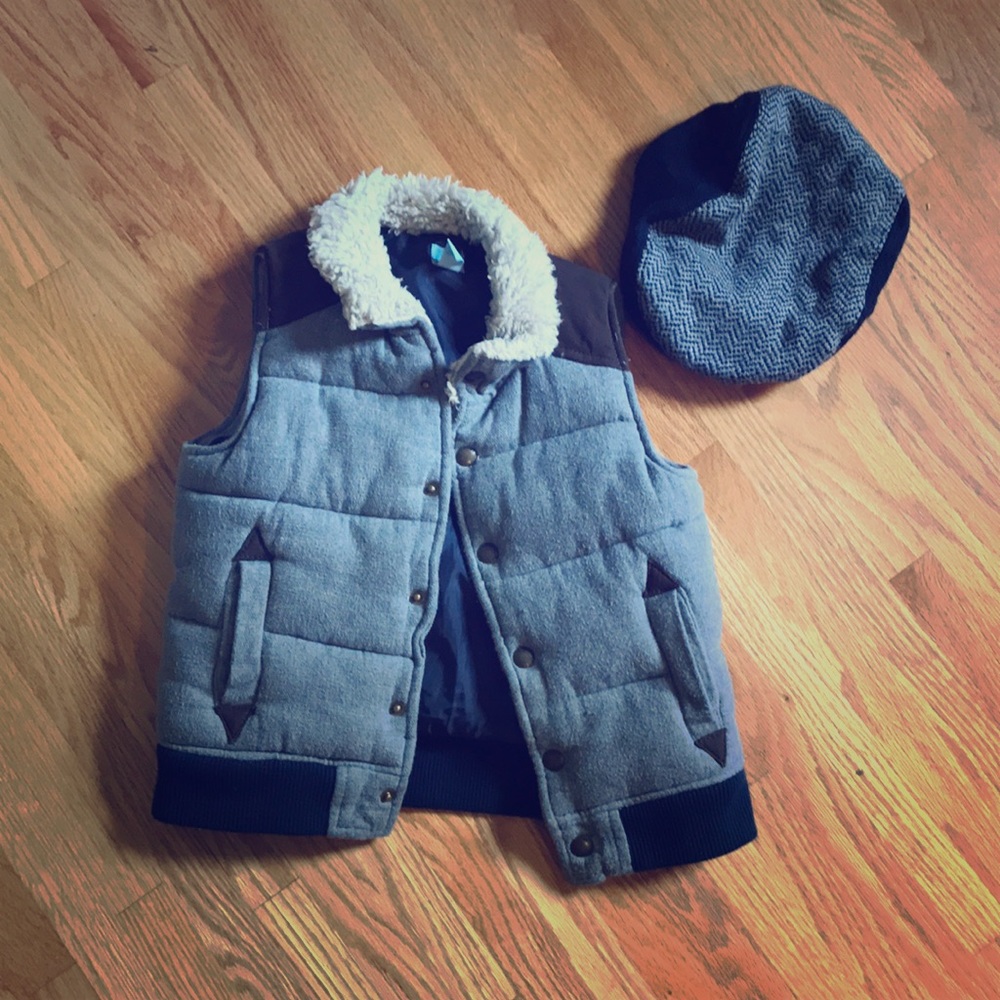 3T baby gap thick vest and matching news boy hat