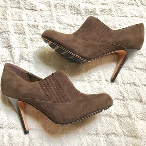 🆕Cole Haan Nike Air suede ankle bootie heels💕