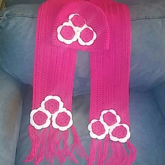 Chunky Hot pink scarf set!! - Picture 2 of 2