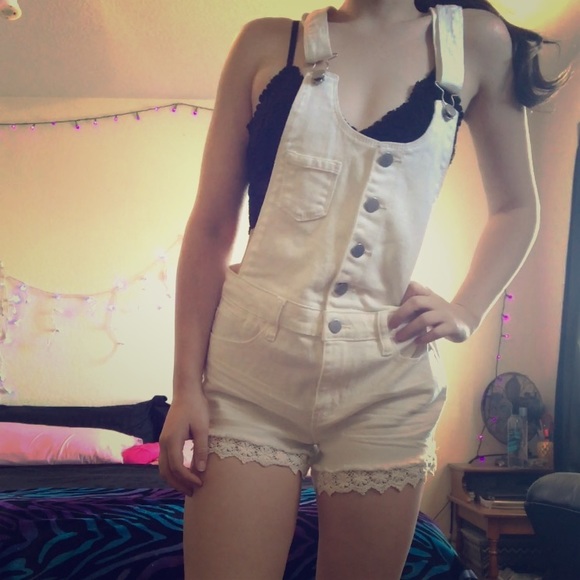 Super Cute White Short Overalls - Picture 1 of 7