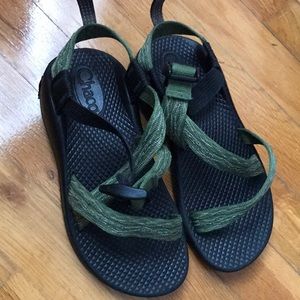 Single Strap Chacos! Kids 2! Some wear, but fine!