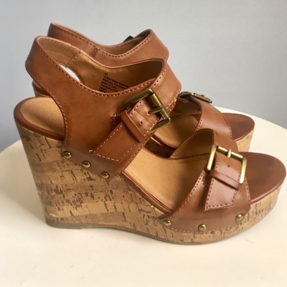 Wedge sandal heels with brown straps