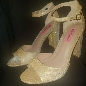 BETSEY JOHNSON