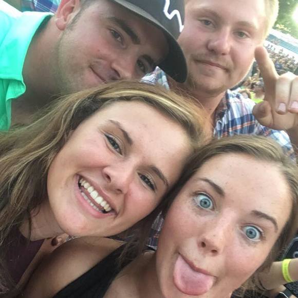 Meet your Posher, Halie - Picture 1 of 1