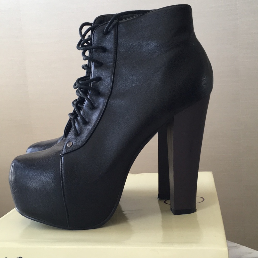 Platform ankle boots