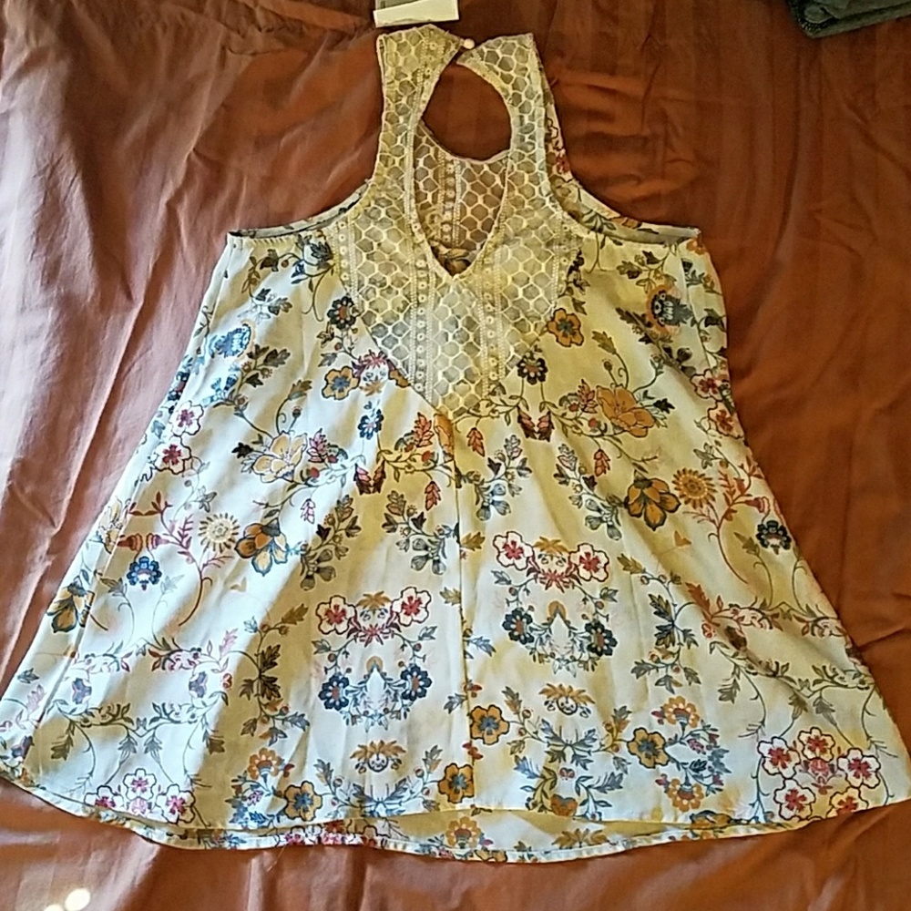 Sleeveless blouse