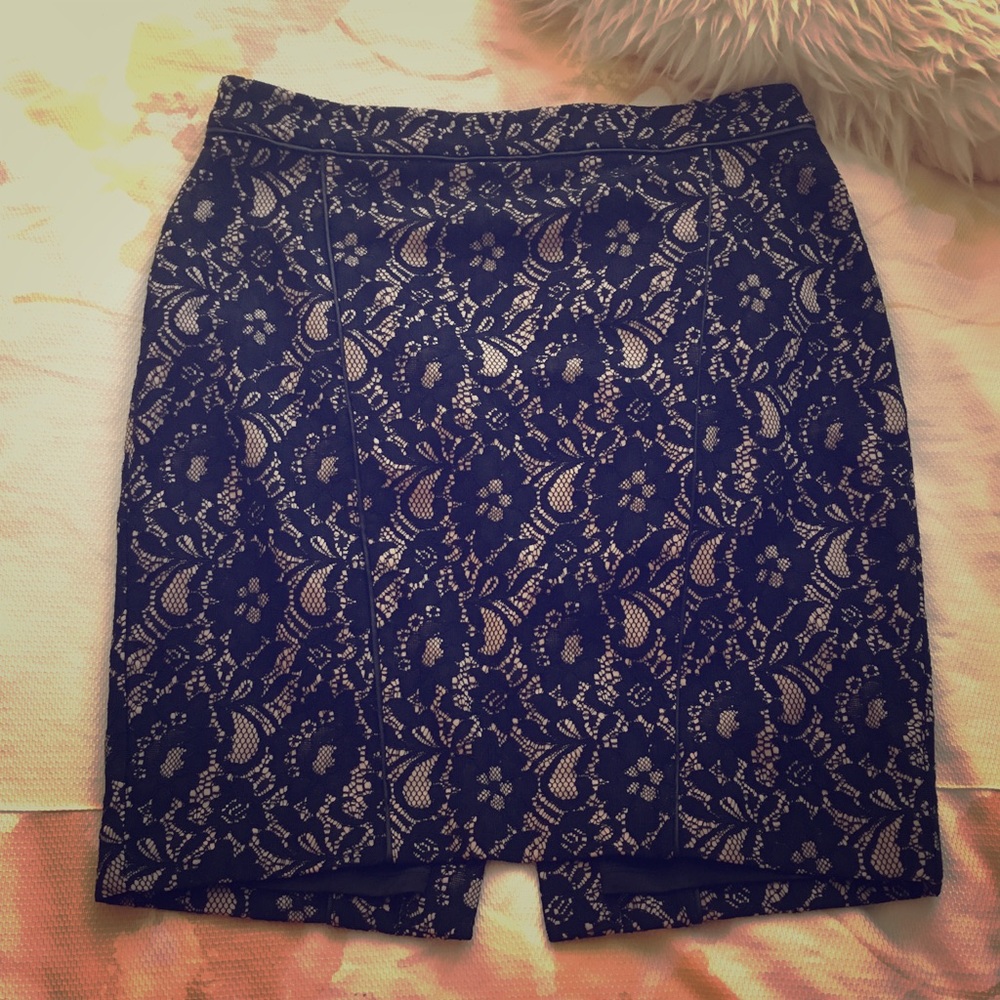 Chic Express Lace Pencil Skirt