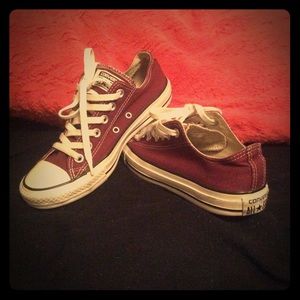 Converse all star low top burgundy shoes👟