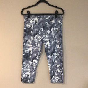 FABLETICS crop leggings