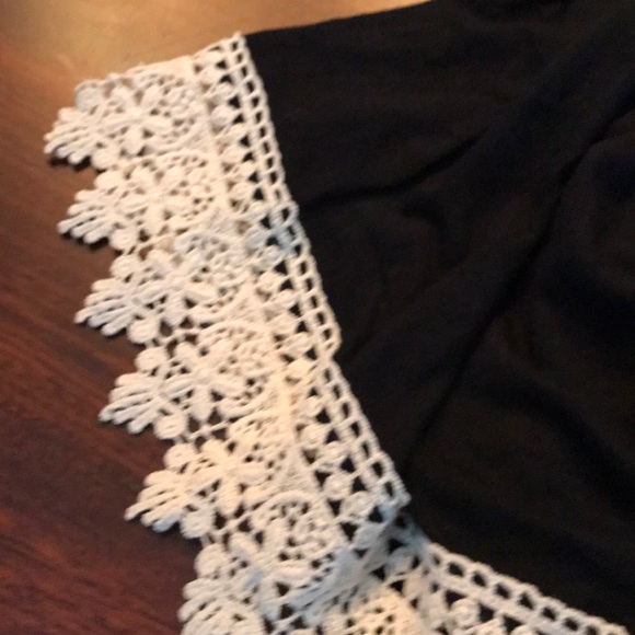Lace trimmed tunic - Picture 2 of 2