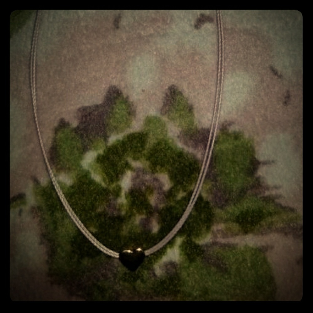 Forever 21 heart thin  chocker