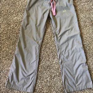 🦎Iguana Med Woman’s Scrub pants size small