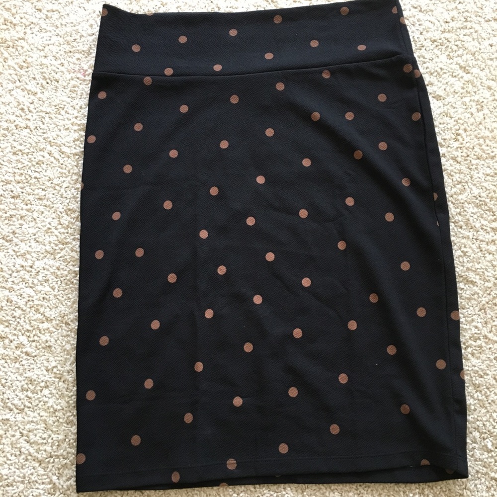 NWOT Lularoe XL Polka Dot BLACK Cassie Skirt! 🦄
