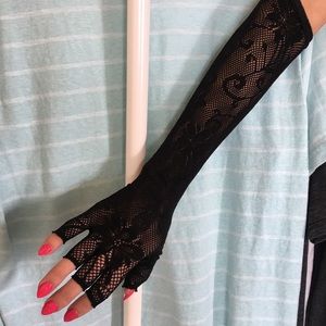 Floral fishnet gloves