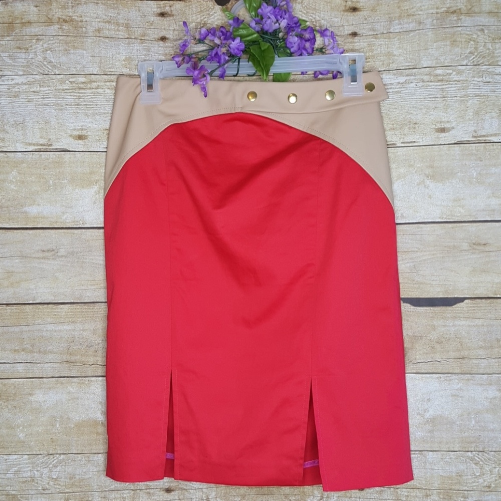 NWT Express Fushia Skirt. Size 2
