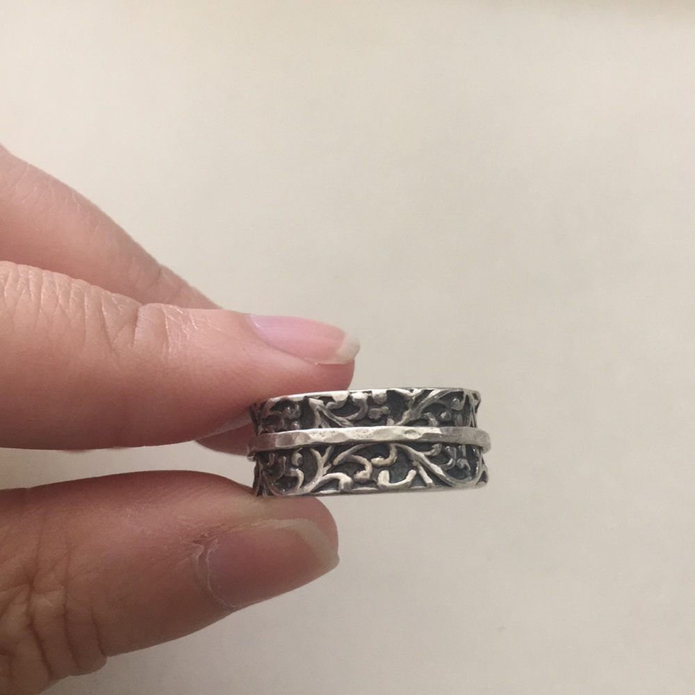 Sterling silver spinning ring.