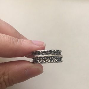 Sterling silver spinning ring.