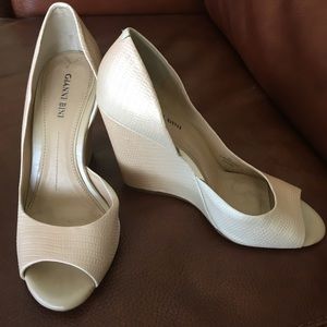 White Gianni Bini wedges