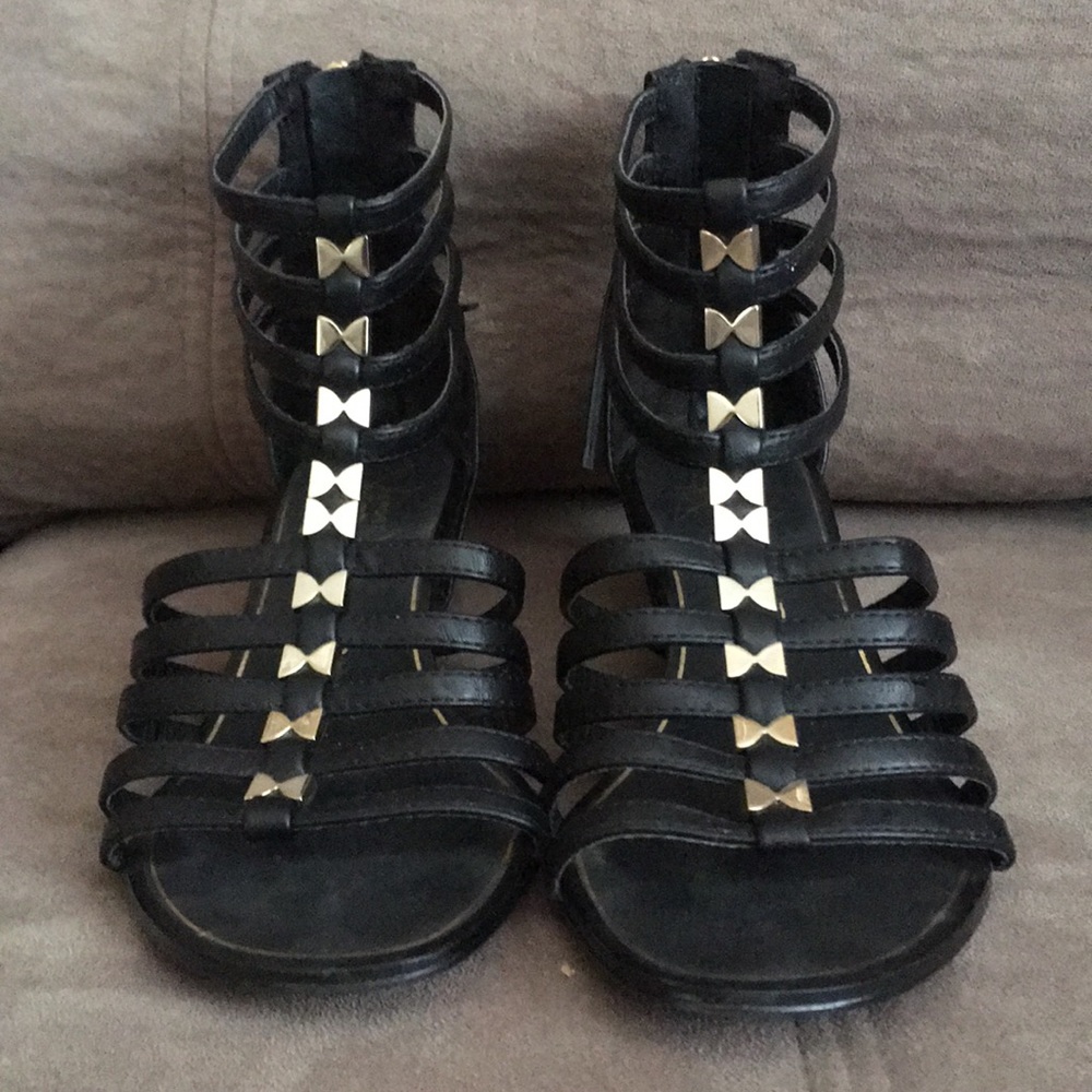 Report Signature Meliza Sandal