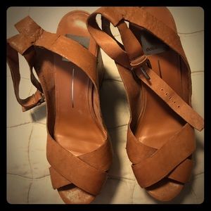 Dolce Vida Jaelyn platform sandals.