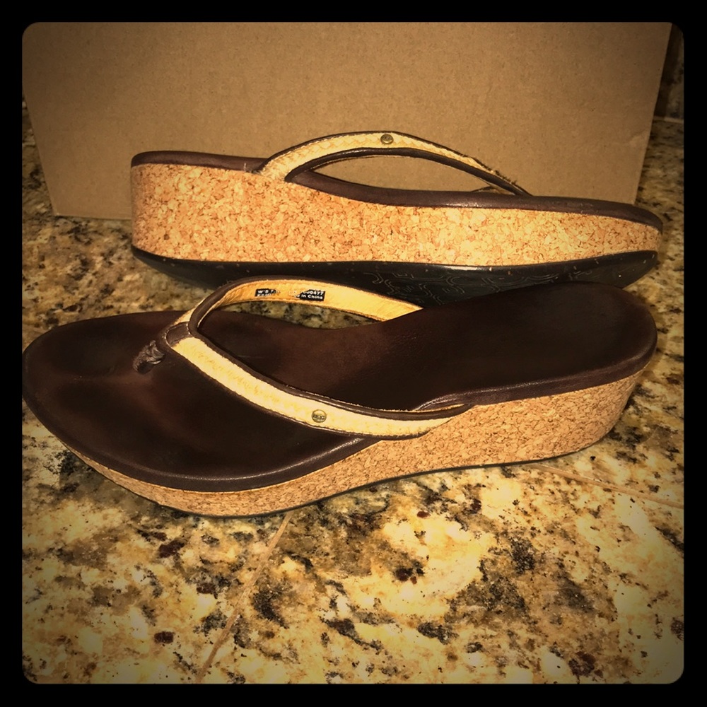Charity Listing! UGG platform sandal, 7.5