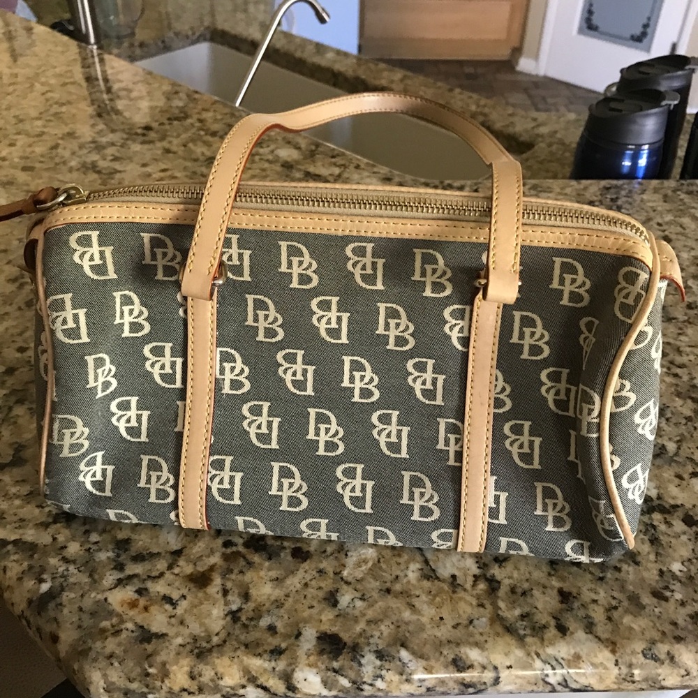 Dooney and Bourke handbag excellent condition