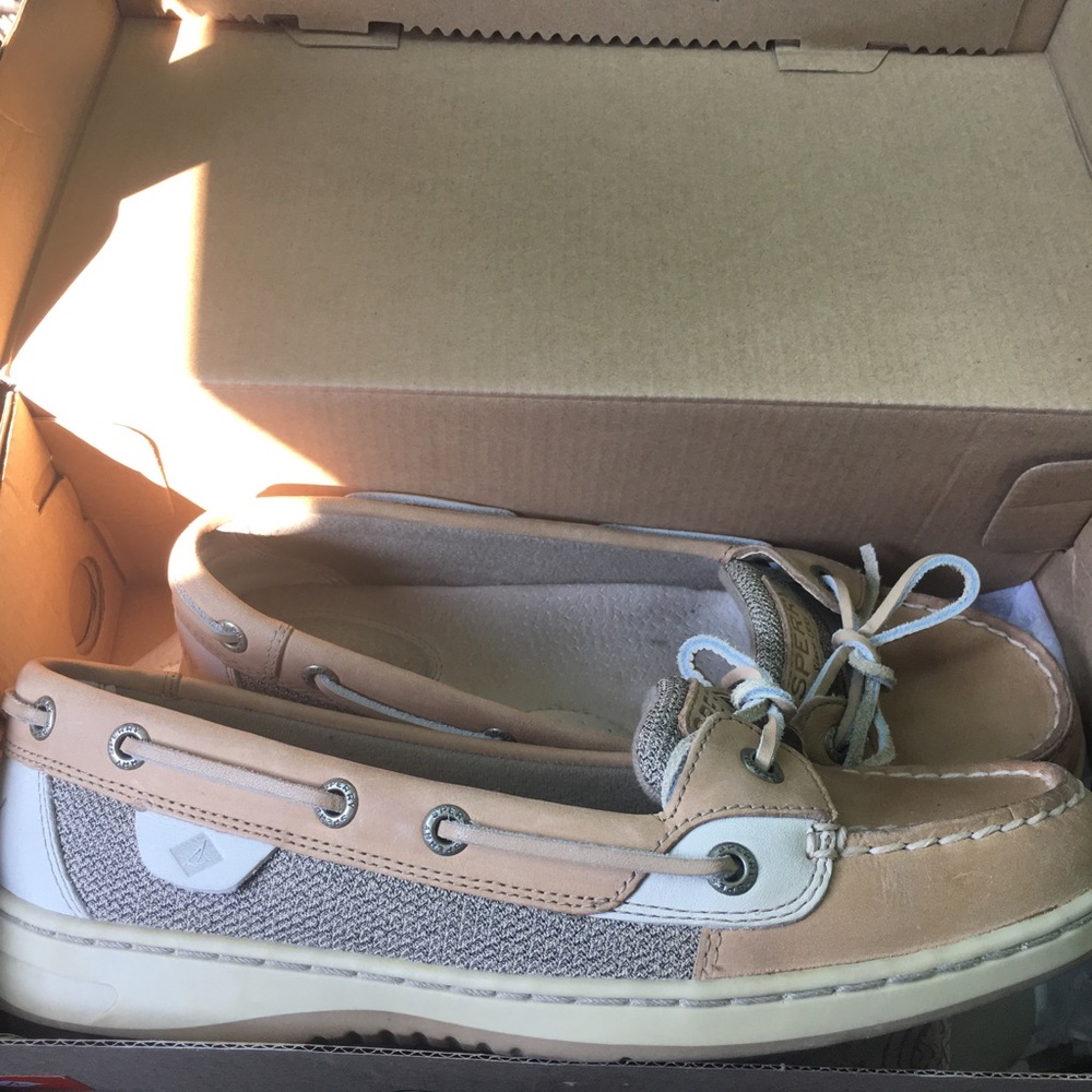 Sperry size 8 Angelfish in linen/oak