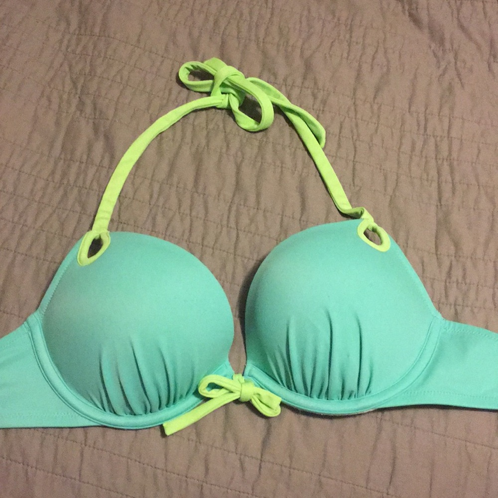 Victoria's Secret bombshell swim top